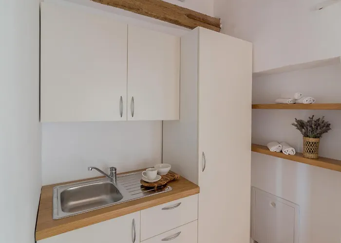 Vakantiehuis Lovely In With Sauna *