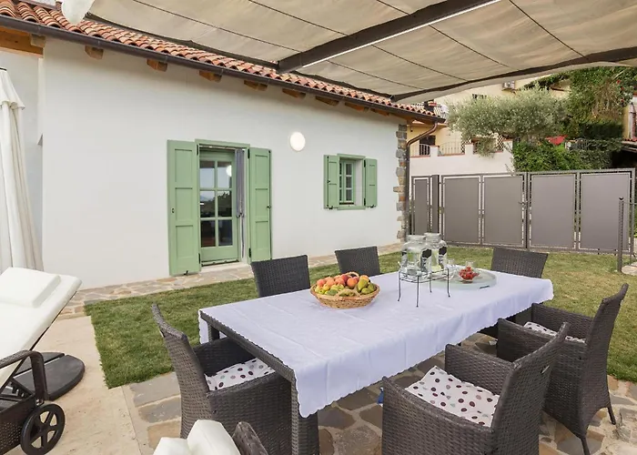 Vakantiehuis Lovely In With Sauna *